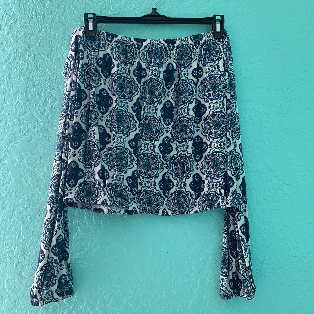 Off shoulder top, crop style